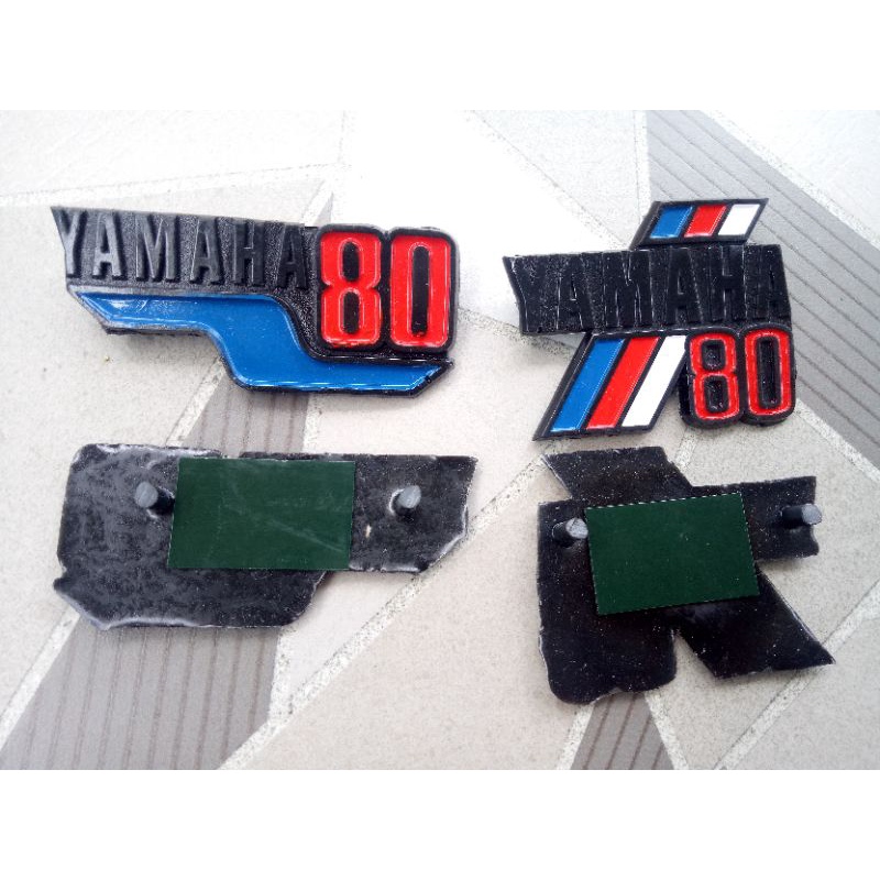 Stiker Emblem Logo Motor Yamaha V80 Platina V82cdi