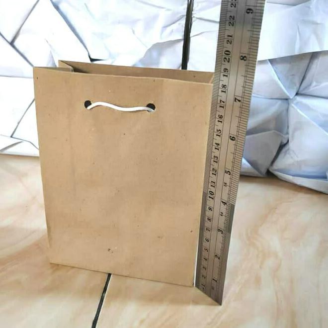 

Februari Maniss Paper Bag/Paperbag/Kantong Belanja Uk. 13X18X6.5 Cm Kode 986