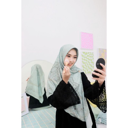 Jilbab segi 4 / jilbab segi 4 syari / jilbab segi 4 lebar 130x130 / scarves kolibri by wnj wanoja