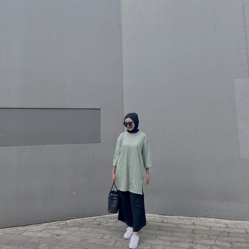 KAOS OVERSIZED SLIT DAILY TOP JUMBO XXL BASIC POLOS  LENGAN 7/8 COTTON COMBED 30S | SENA SLIT DRESS | SYLMI BASIC | KAOS OVERSIZE TOP HIJAB WANITA BASIC OOTD | Basic Oversized Top Kaos Polos Wanita Jumbo Lengan 7/8 / Atasan Casual