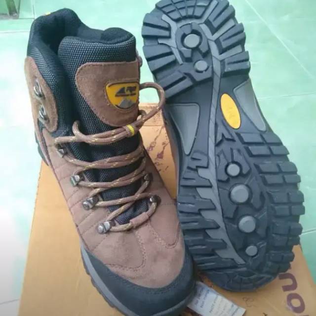 Sepatu gunung rei size 40 preloved