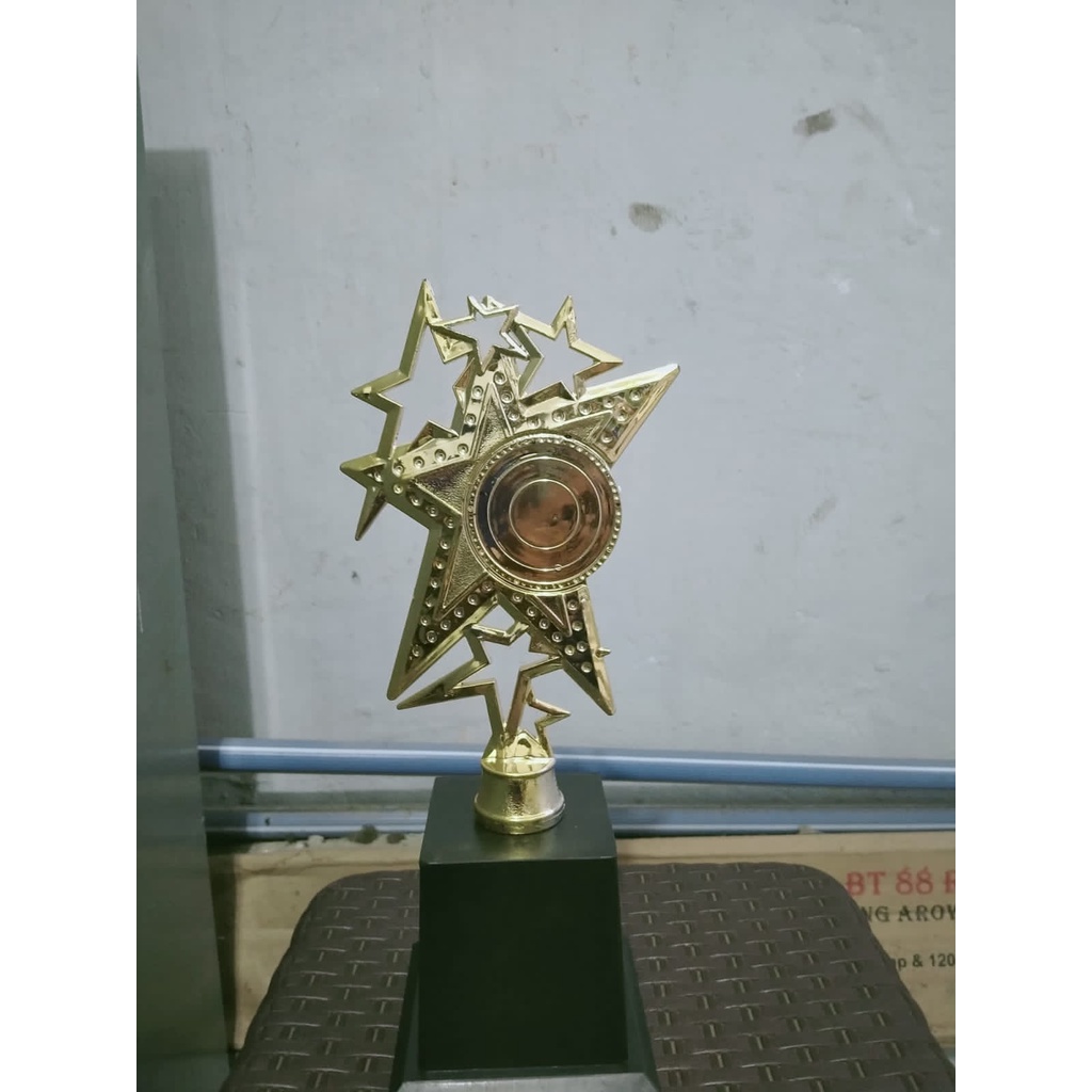 

PIALA LOMBA FIGUR18