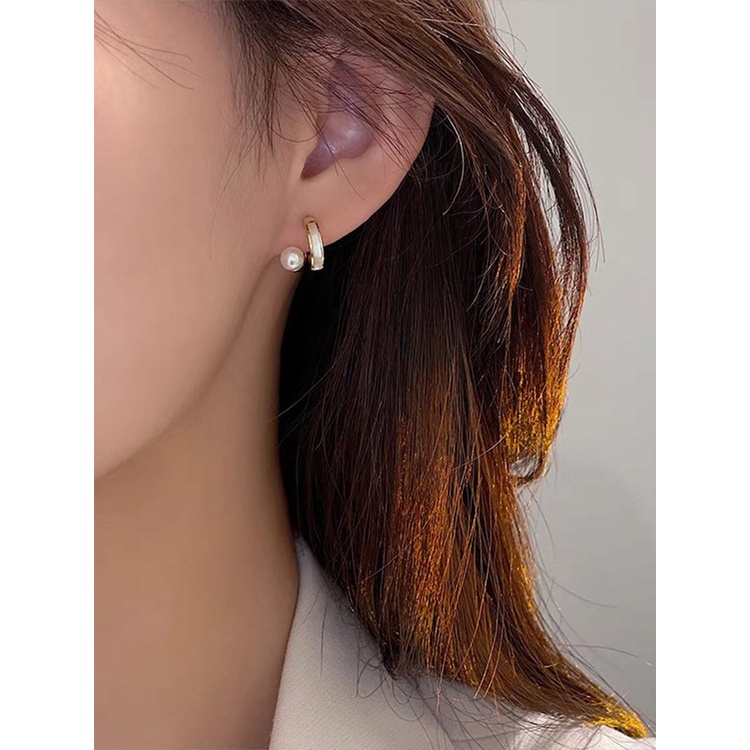 Anting Stud Bentuk C Aksen Mutiara Bahan S925 Silver Needle Gaya Korea