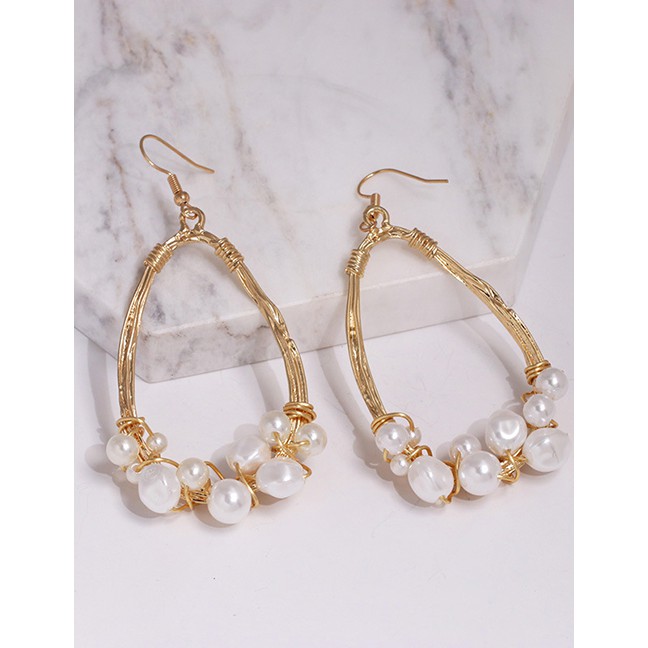 LRC Anting Gantung Fashion Gold Drop-shaped Pearl Stud Earrings F49740