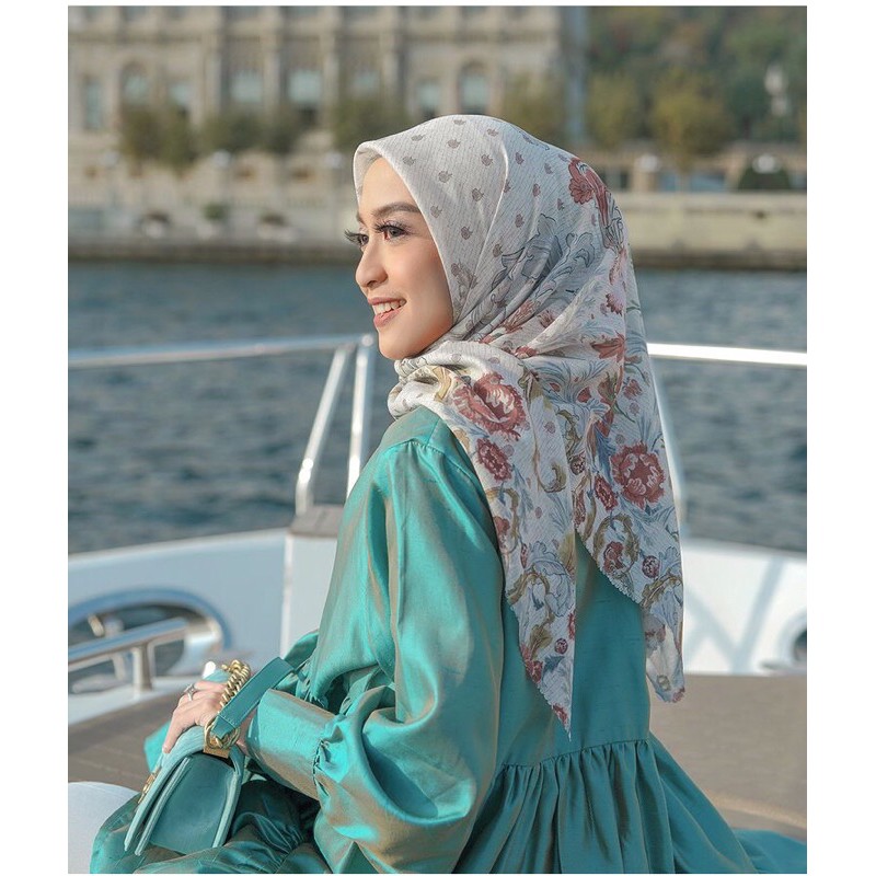 BUTTONSCARVES THE ROYALE SERIES WHITE