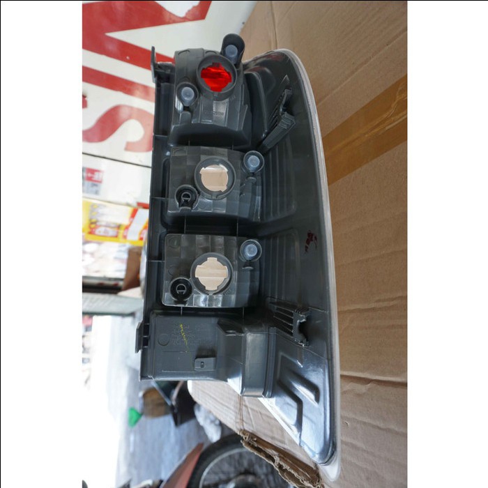 Rear/Tail Lamp Lampu Stop/Belakang Ford Ranger 2.5 XLT 2009 - 2011