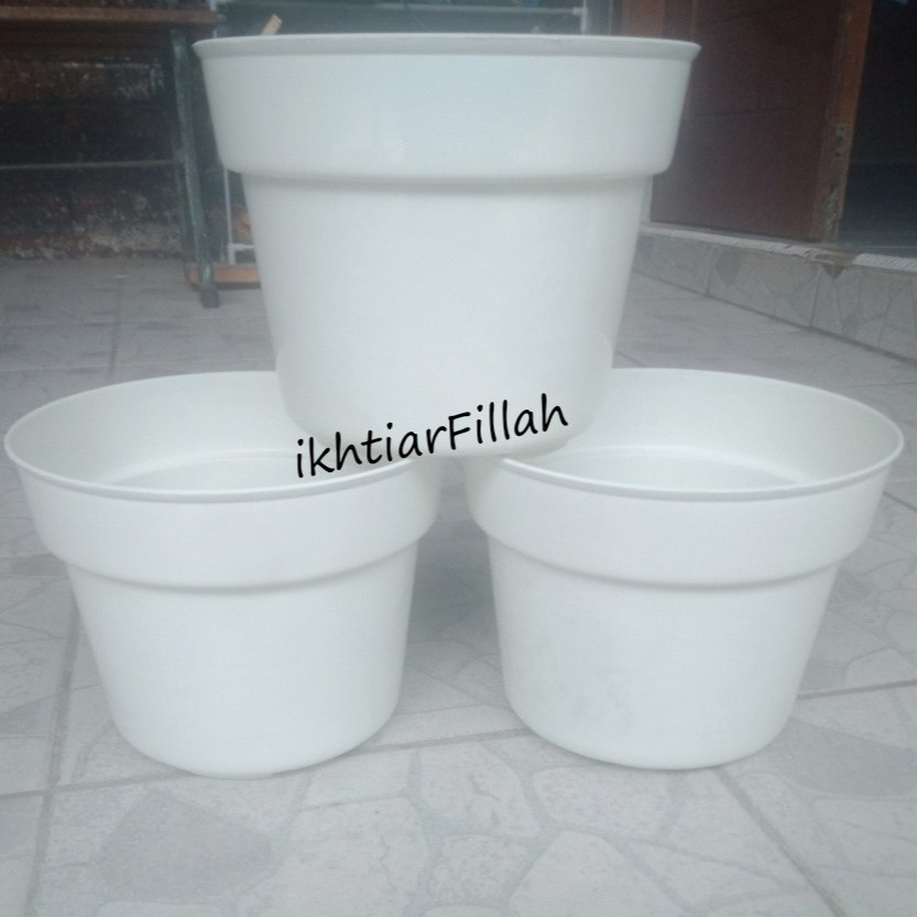 57. Pot TANAMAN BUNGA TANI 20 cm PUTIH - Pot 20 Cm Warna PUTIH Pot Tanaman Hias Plastik.