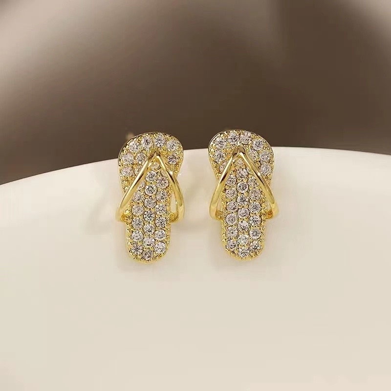 Anting Tusuk Desain Sandal Selop Mini Warna Gold Hias Kristal Untuk Wanita