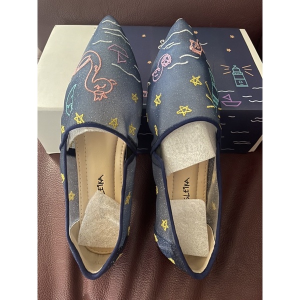 ITTAHERL KAERYSLEIKA SWAN ESPADRILLES SIZE 40