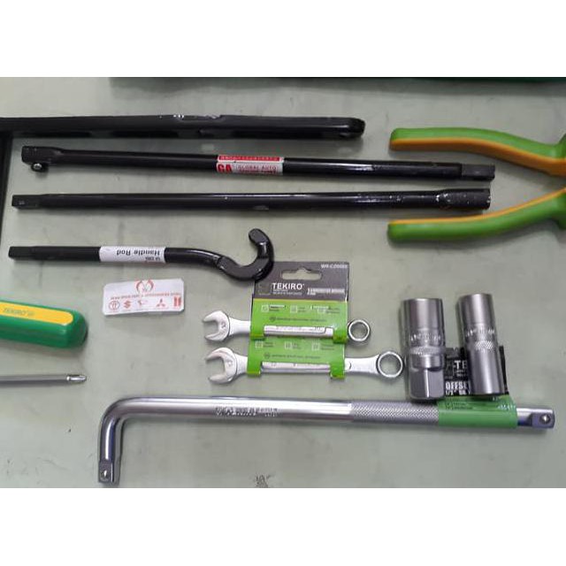 TOOL KIT KIJANG INNOVA / KUNCI BAN SEREP KIJANG INNOVA