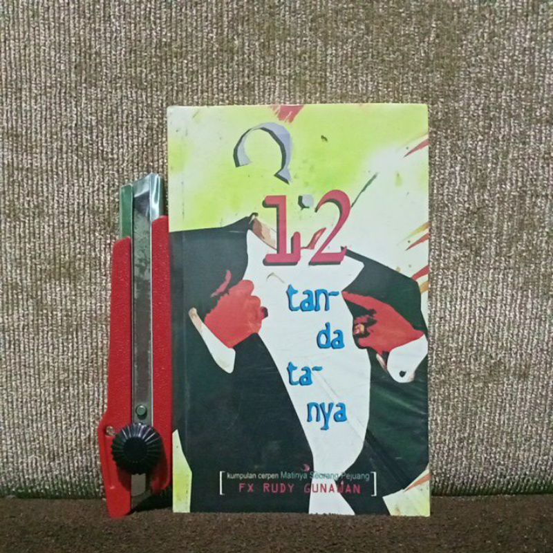 12 Tanda tanya. kumpulan cerpen matinya seorang pejuang. FX Rudy Gunawan.    z1