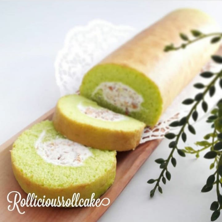 

Kue Pandan Almond Rollcake 6.5 x 8 x 22 cm Bolu Gulung Pandan Almond