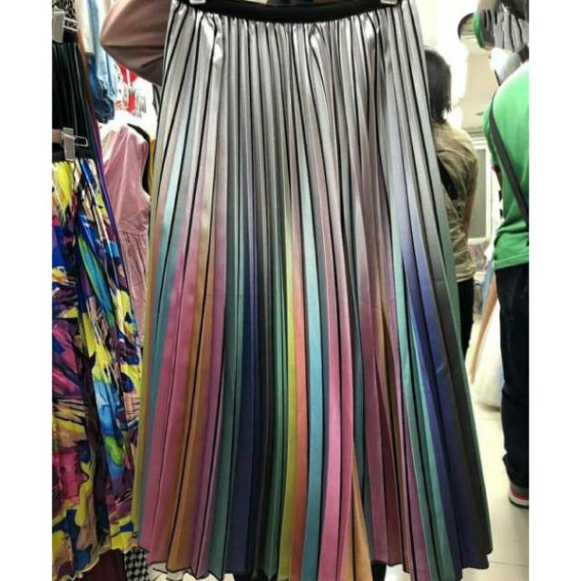 Rok Satin Plisket Pelangi Import