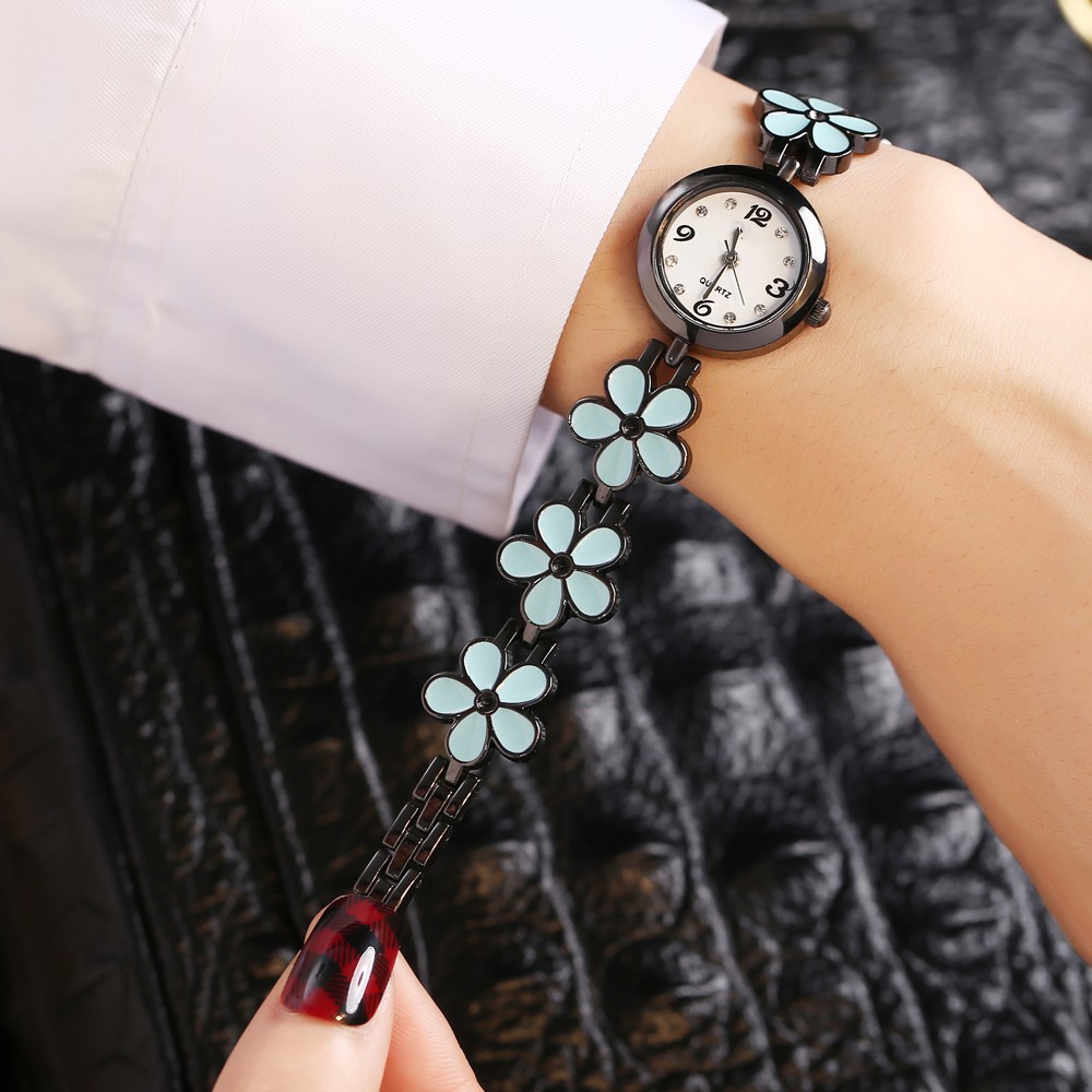 Jam Tangan Wanita Fashion Ladies Small Fresh Daisy Ladies Bracelet Watch Quartz Watch W172