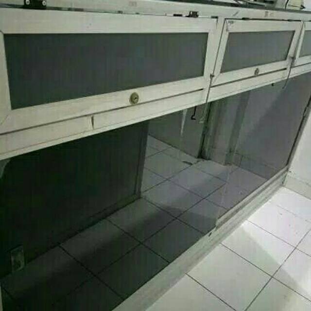 Lemari Kaca Display. Lemari Toko. Lemari display dan penyimpanan.