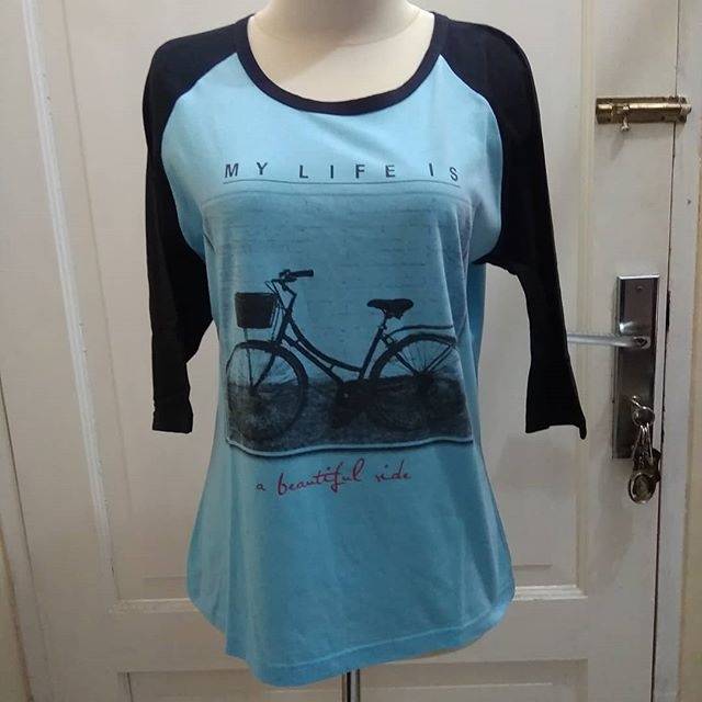 Kaos wanita lengan 3/4 preloved biru muda hitam