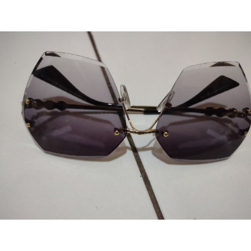 KACAMATA HITAM LV LOUIS VUITTON SUNGLASSES