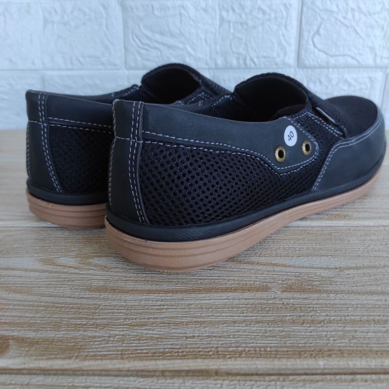 Sepatu Pria Slip On Kasual Premium Casual Sol Karet Lentur Kulit Suede Kantoran Original Mojokerto