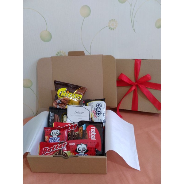

Hampers Snack Box/Gift Box/Snack Box Wisuda