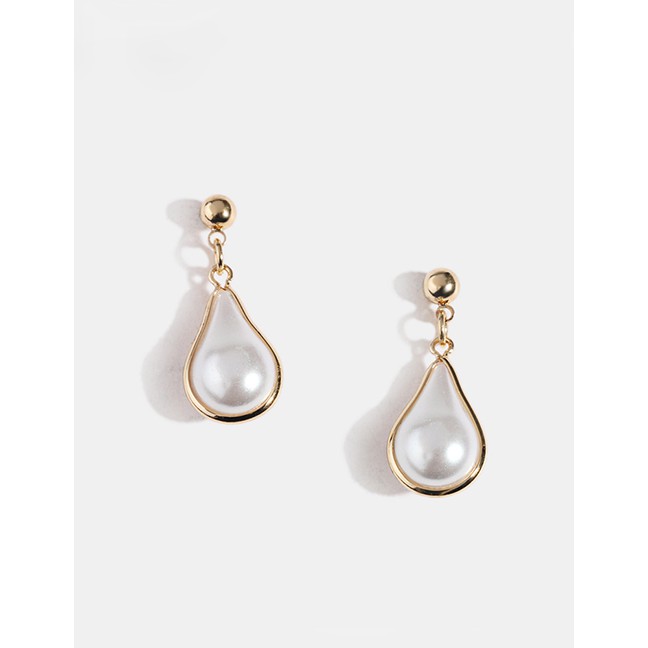 LRC Anting Tusuk Fashion Gold Metal-covered Pearl Stud F52076