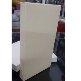 BOX 22 X 11 X 2 CM