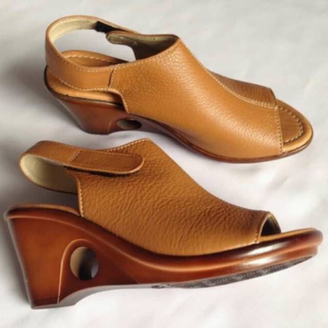 Sandal kulit hak bolong 7cm Shopee Indonesia Sandal kulit hak bolong 7cm Shopee Indonesia