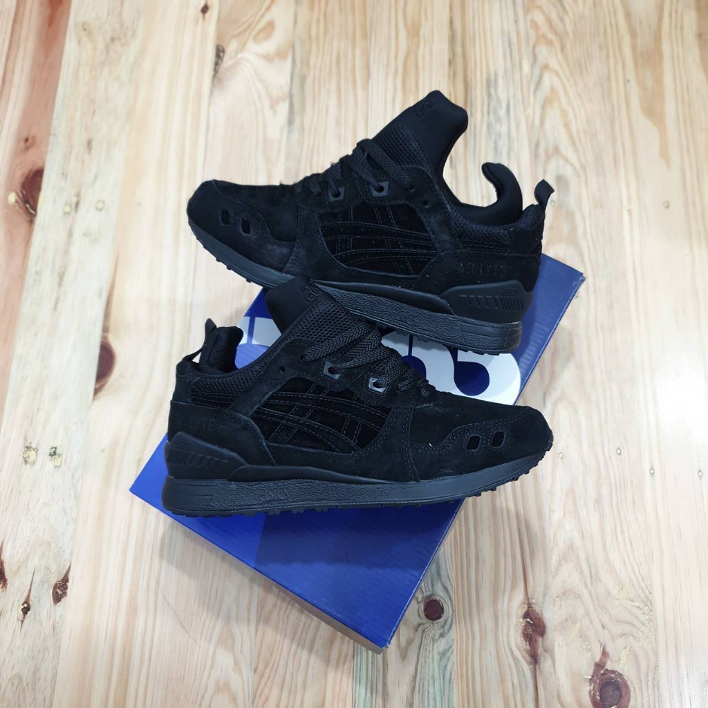asics black boots