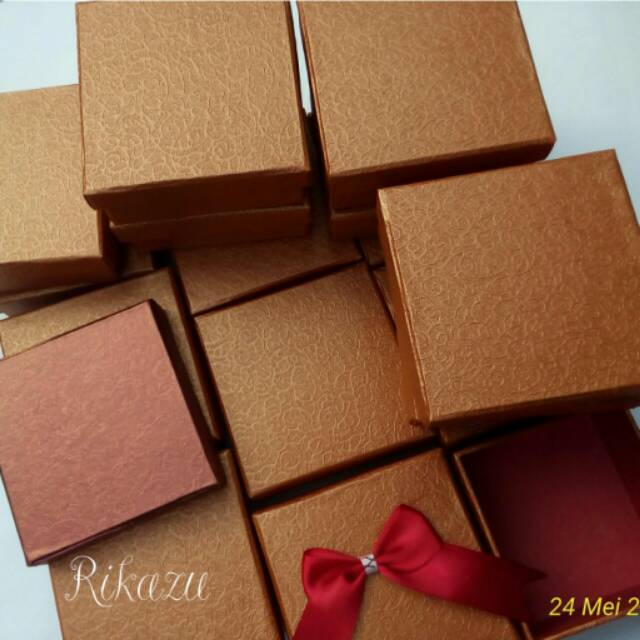 

Gift box/kotak kado