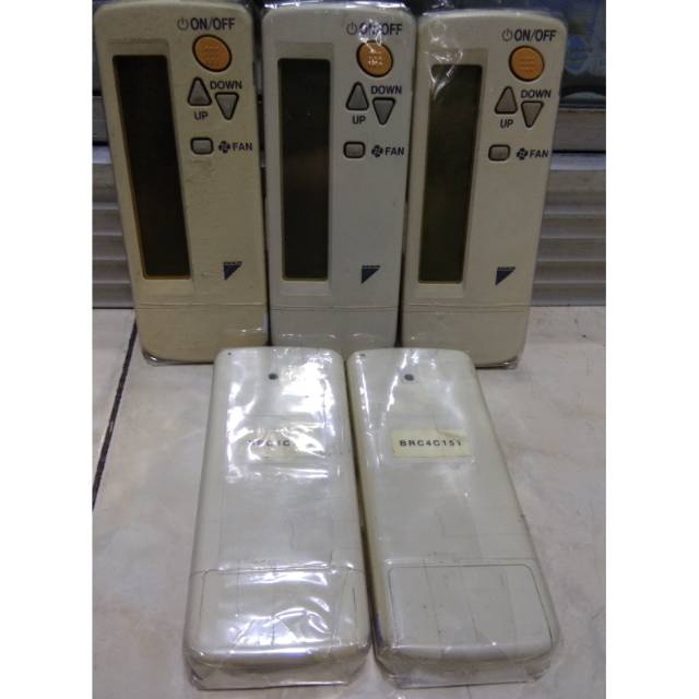 REMOTE REMOT AC DAIKIN KASET BRC4C153 BRC4C151 ORIGINAL ASLI BEKAS