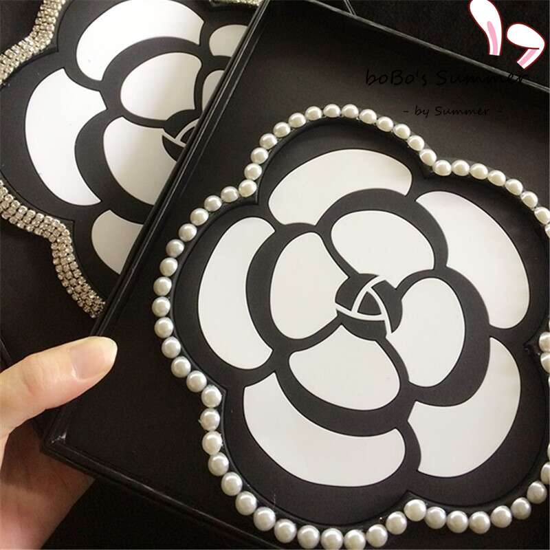 Tatakan Motif Bunga Dashboard Mobil Dash Mat