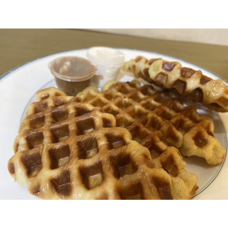 

BUTTER CROFFEL WITH SAUCES