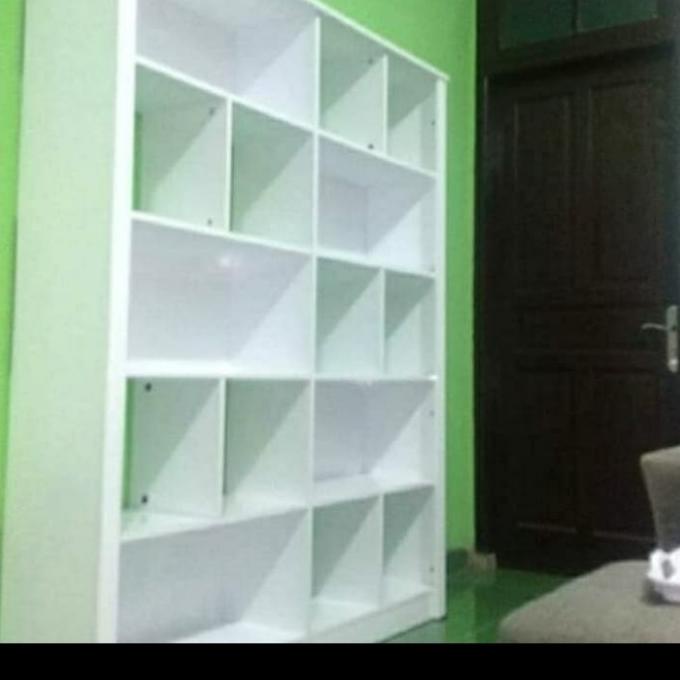LEMARI BUKU RAK BUKU LEMARI PAJANGAN PUTIH