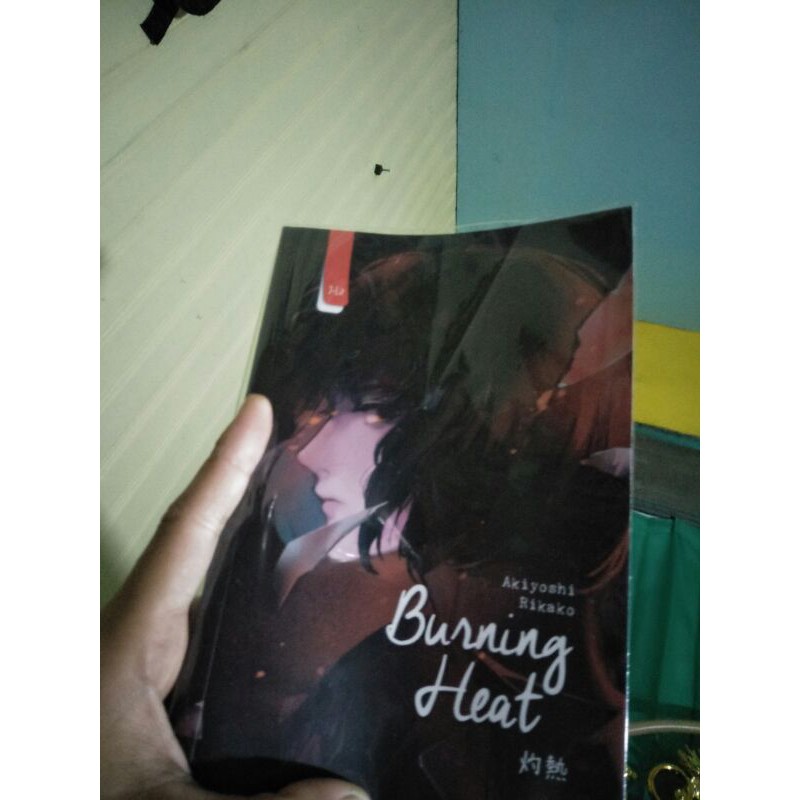 preloved novel BURNING HEAT