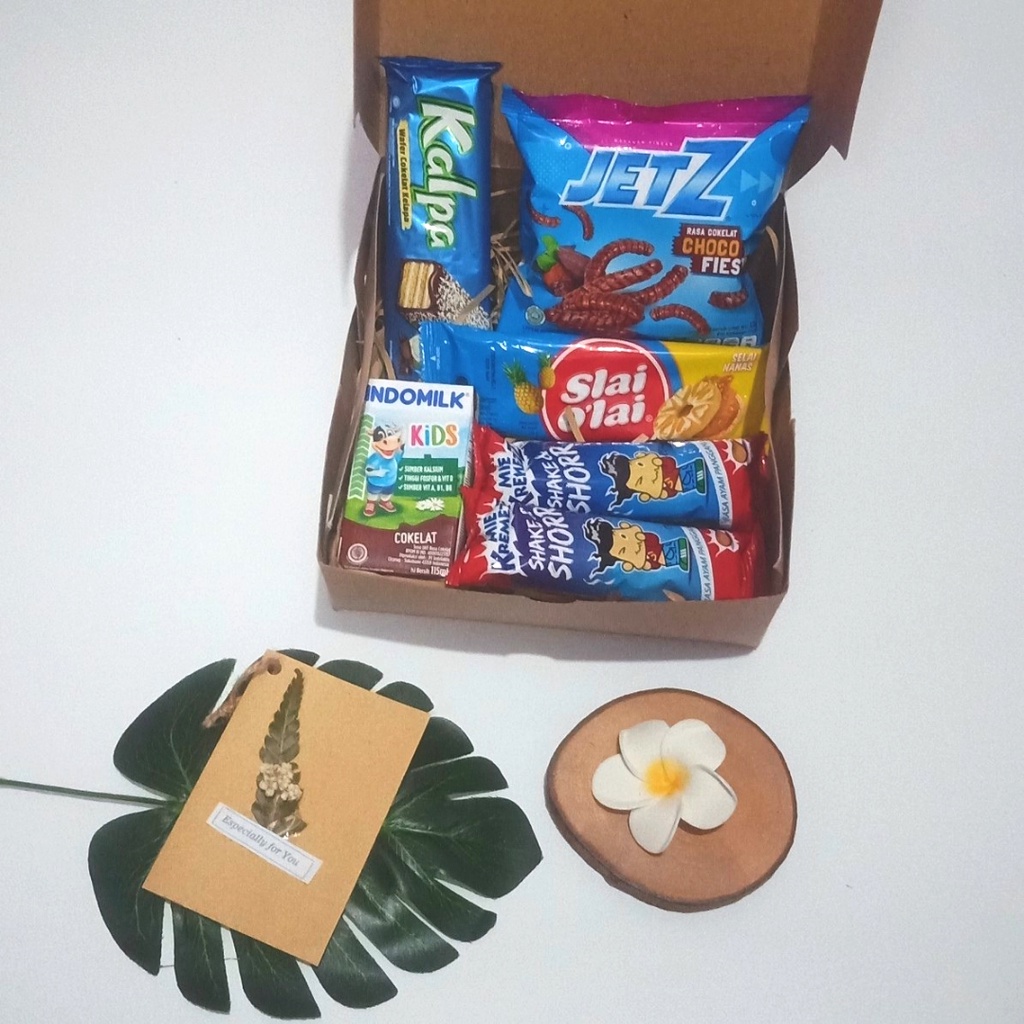 

Hampers Snack Box / Kado Jajanan Snack Box / Ulangtahun / Aniv. / Wisudal DLL