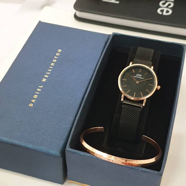 Jam wanita dw magnet