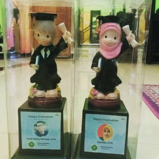 Patung wisuda
