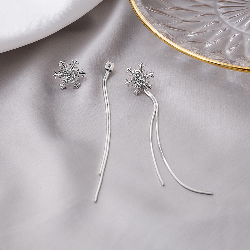 Anting Stud 925 Silver Needle Desain Snowflake Aksen Berlian Rumbai Serbaguna Untuk Natal