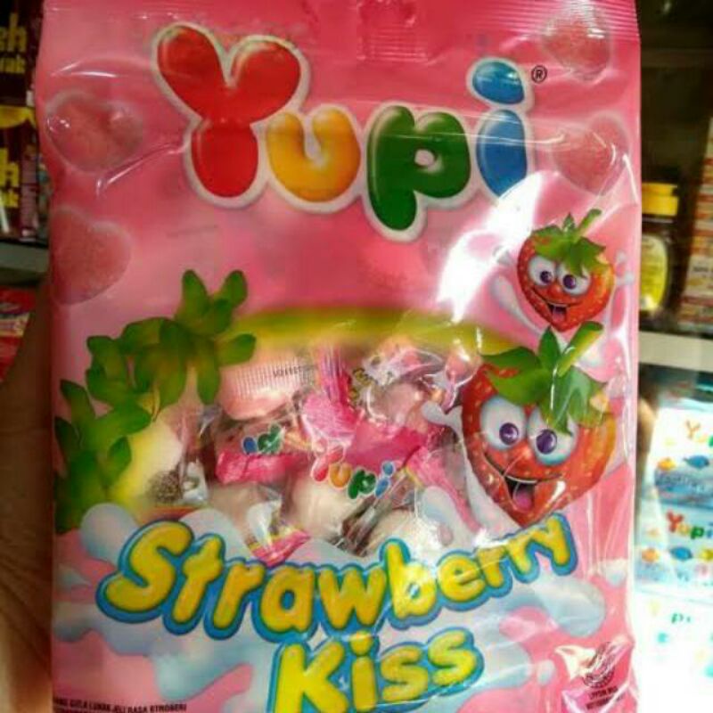 

Yupi strawberry kiss 120g isi 50butir