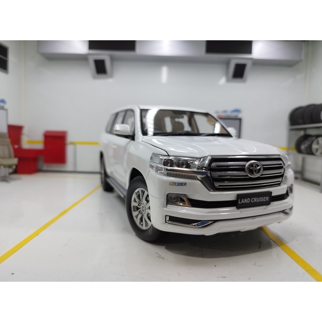 Diecast - Miniatur mobil Kengfai Land Cruiser 200 LC 200 LC200 skala 18