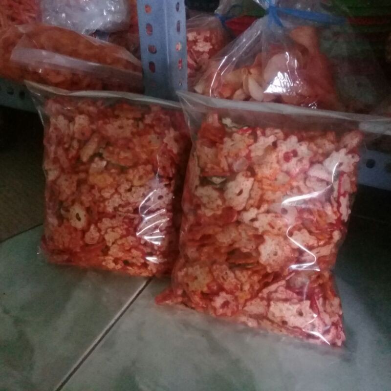 

seblak kerupuk kering dan makaroni