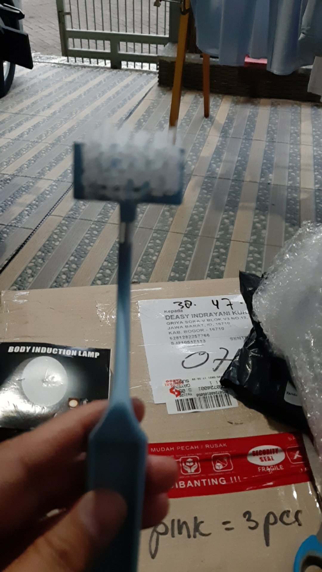 Sikat Pembersih Toilet Tipe V Untuk Kamar Mandi