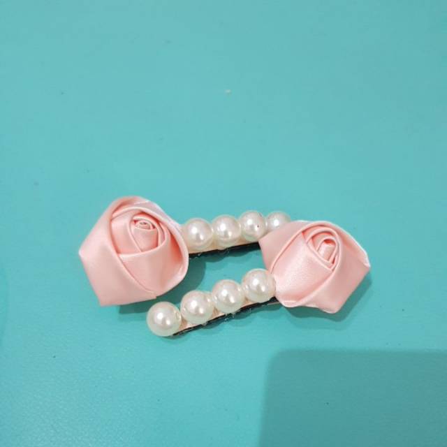 

Pita jepitan mawar pink