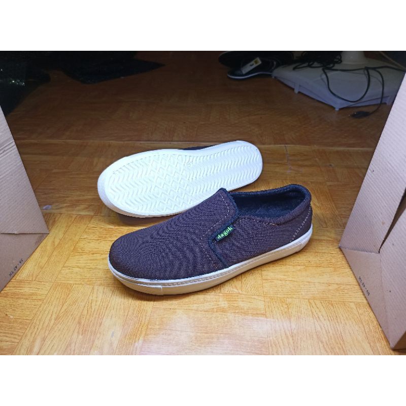 sepatu slip-on pria/cowok sneakers sekolah sepatuvans