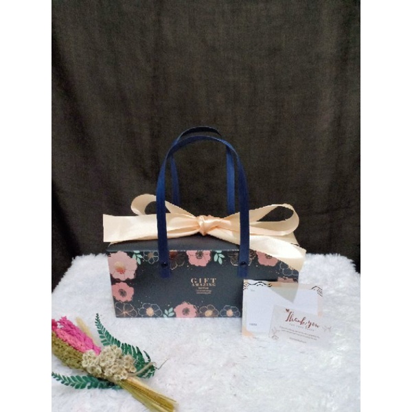 

Hampers Wisuda / Graduation / Birthday Floral Biru