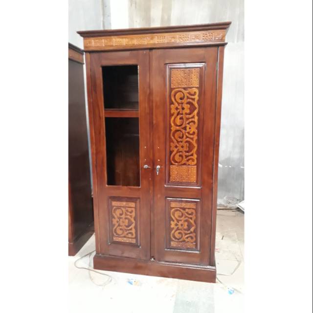 Lemari 2 Pintu Kaca Kayu Jati Ukiran Saba