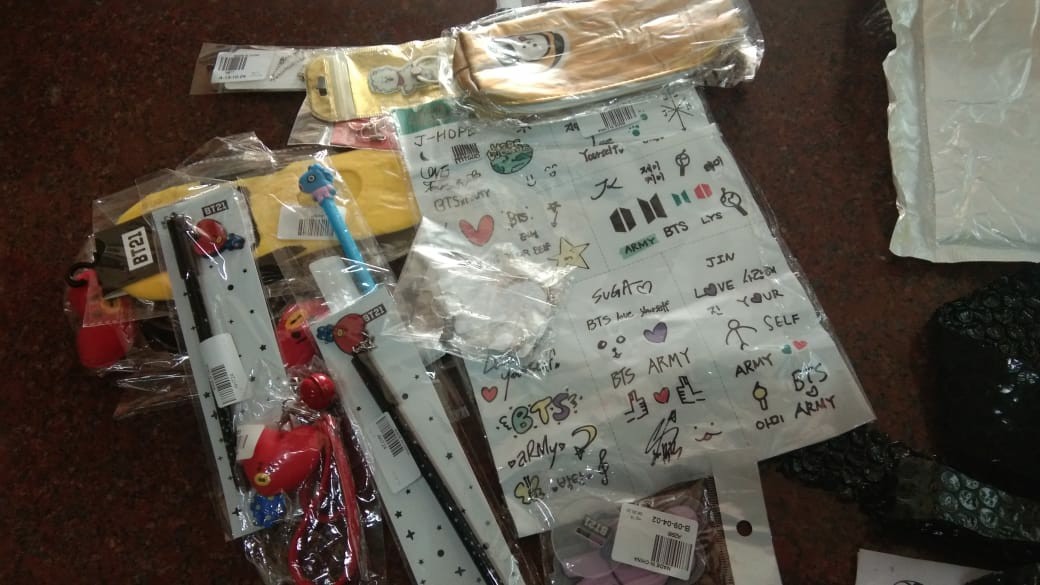 Stiker Dinding Dengan Bahan Mudah Dilepas Gambar Kartun Bts Untuk Dekorasi Kamar Anak