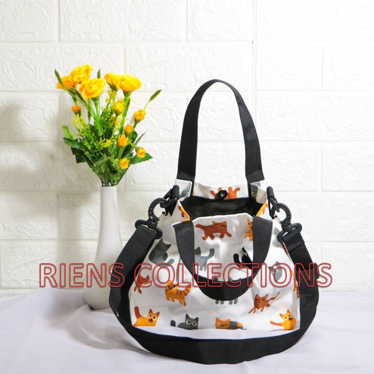 RIENS COLLECTIONS. SLING BAG TAS SELEMPANG KANVAS MOTIF KUCING LATAR PUTIH