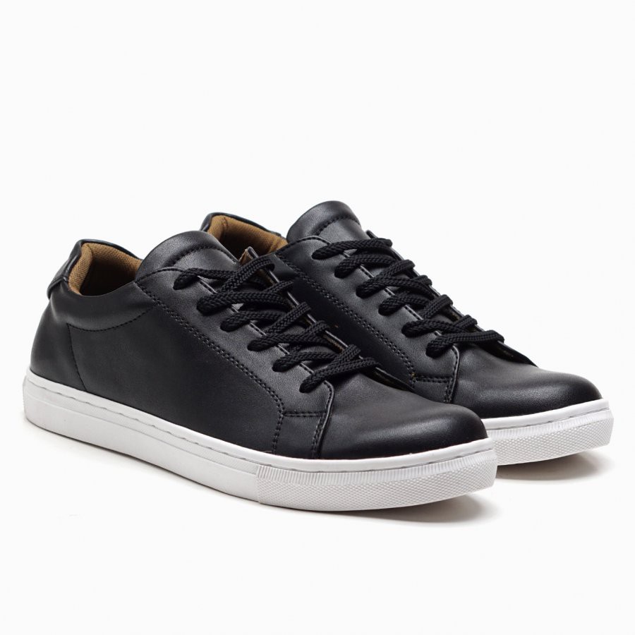 Mediant Black sepatu kets sneakers pria hitam