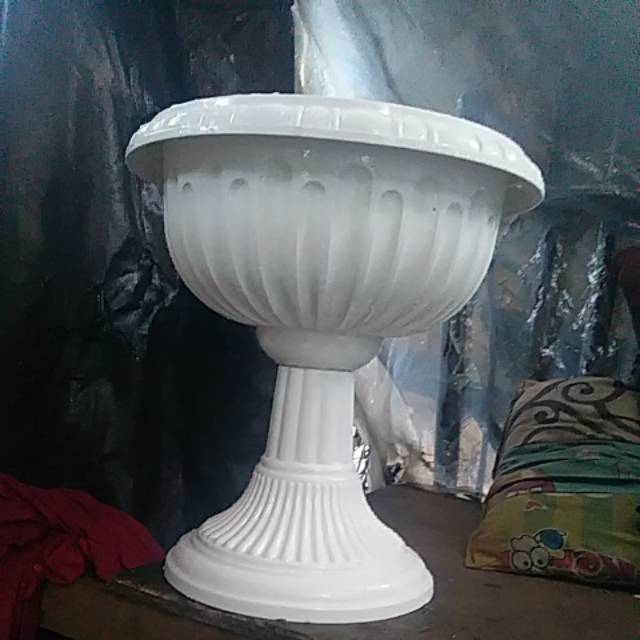 POT BUNGA JUARA TINGGI PUTIH ( TINGGI 41CM)
