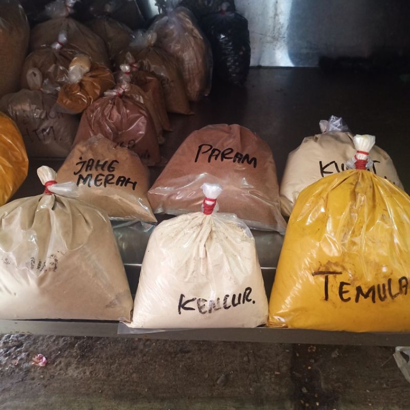 

Bubuk beras pati 250gr dan bubuk rempah lainnya untuk ukuran banyak.